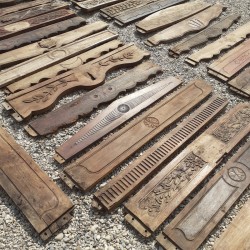 Lot of lot cross gables of...