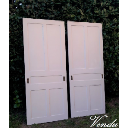 Pair of XX° sliding doors